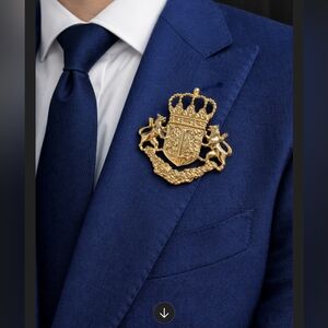 Ivana Gold Crest Brooch